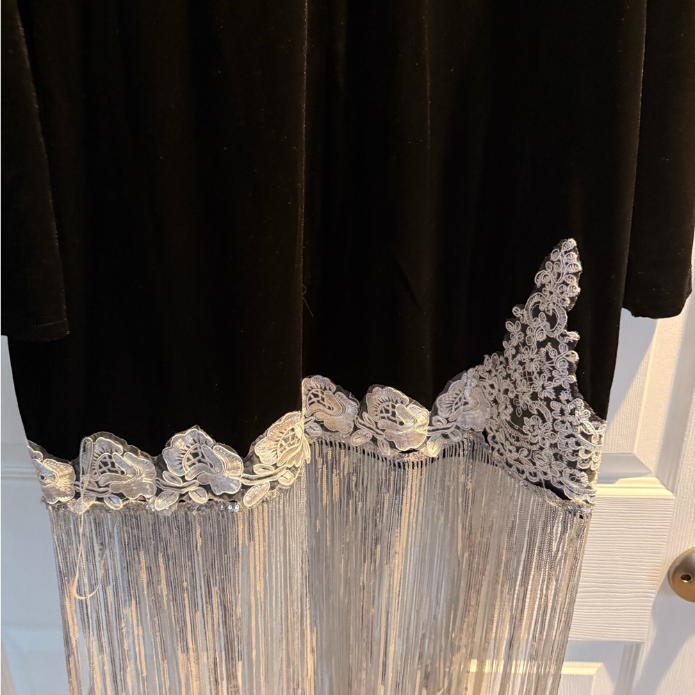 Elegant Black and Silver Maxi Dress - Picture 7 of 8